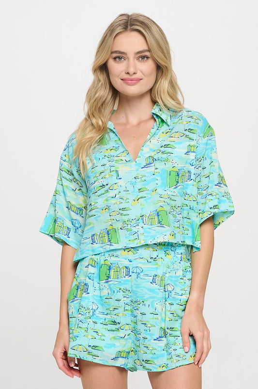 High-rise beach print shorts with elastic waistband and side pockets in aqua and green tones